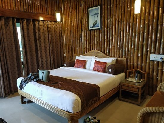 bamboo-cottage-bed